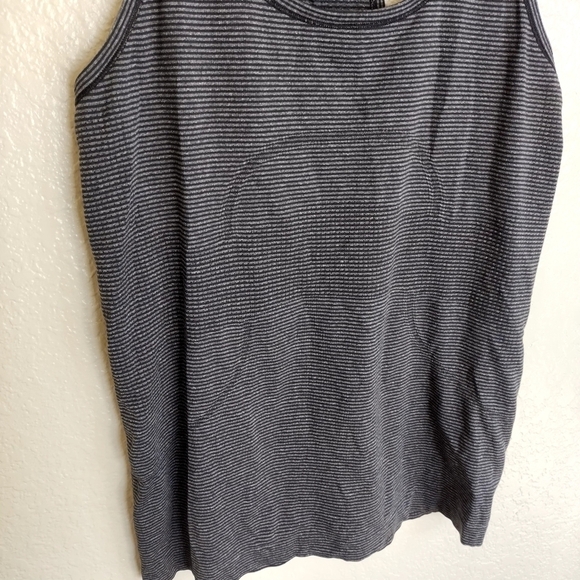 LULULEMON SWIFTLY TECH RACERBACK TANK BLACK GREY STRIPE sz 10 - Picture 5 of 6